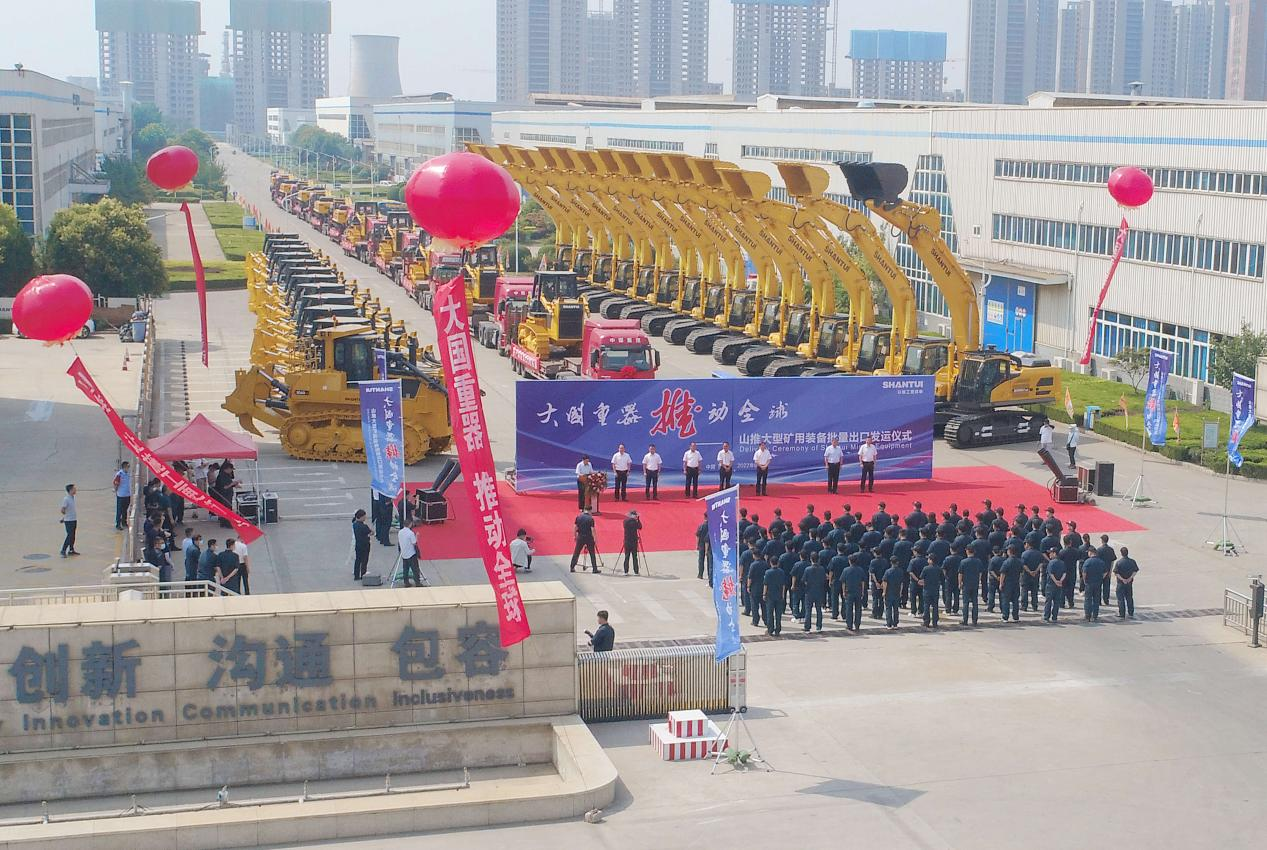 S36沙龙会股份大型矿用设备批量发往“一带一路”沿线国度